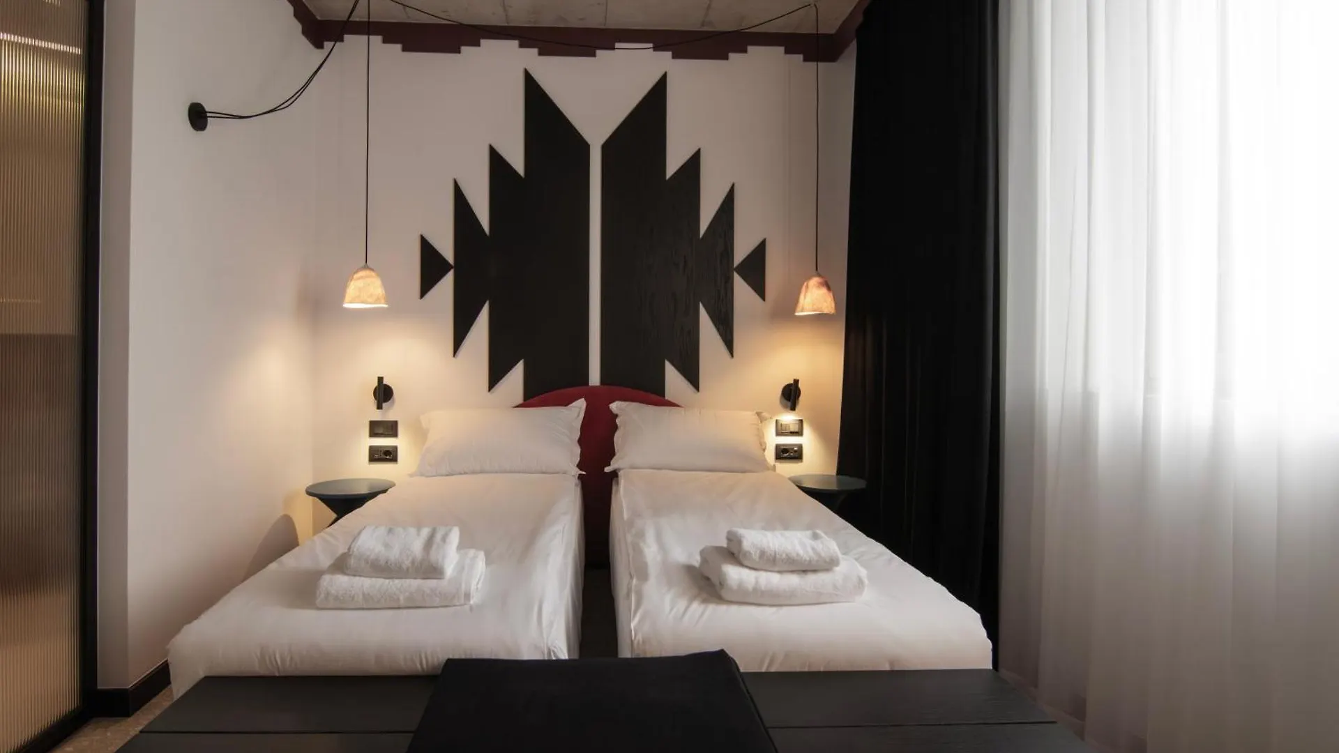 Bazaar Hotel Tirana 4*,