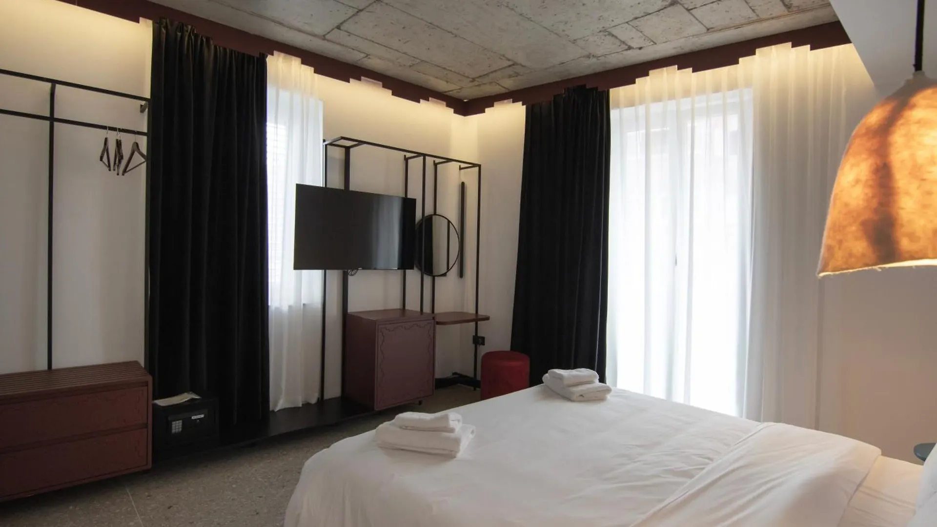 Bazaar Hotel Tirana