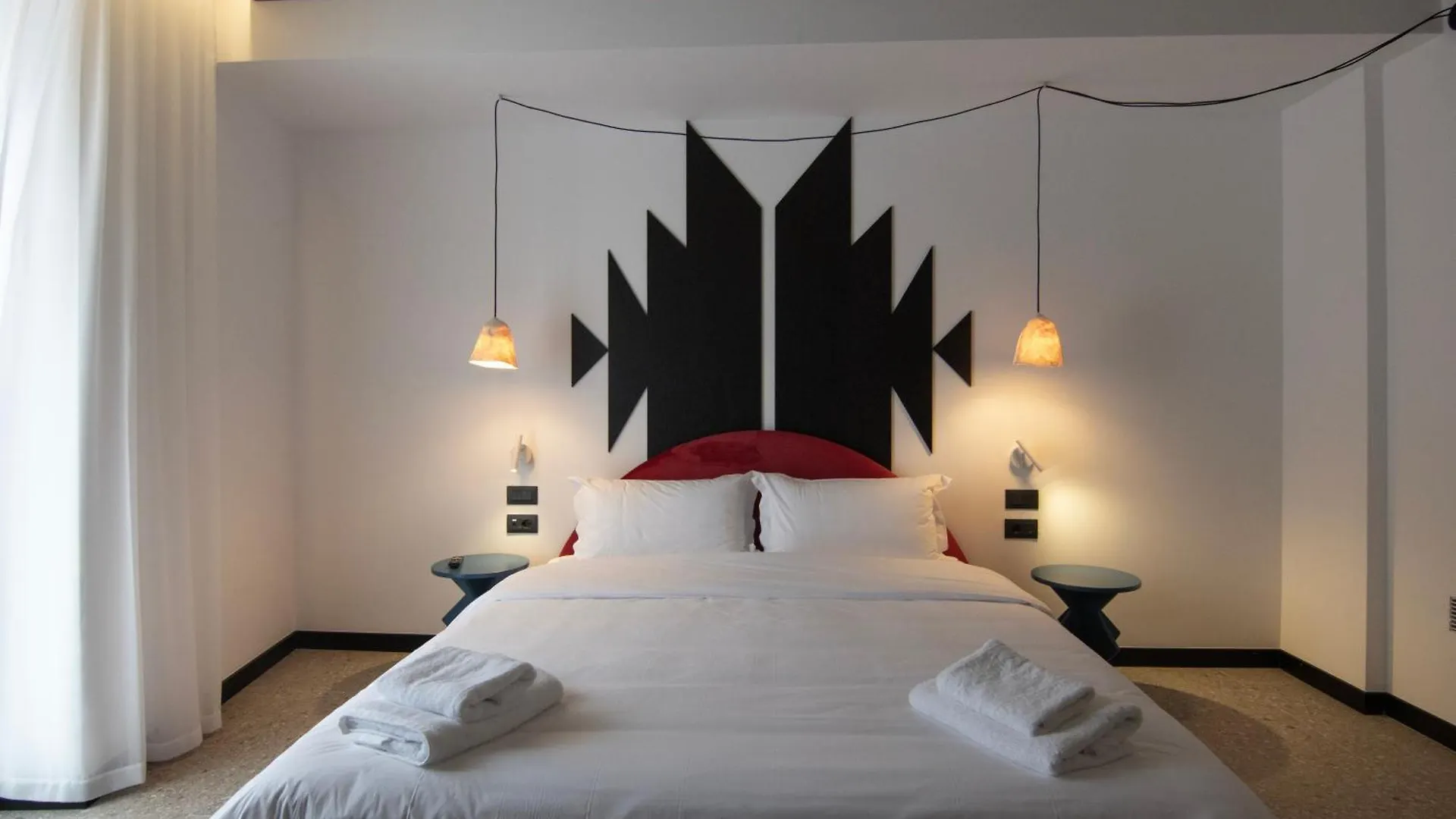 ****  Bazaar Hotel Tirana Albánie