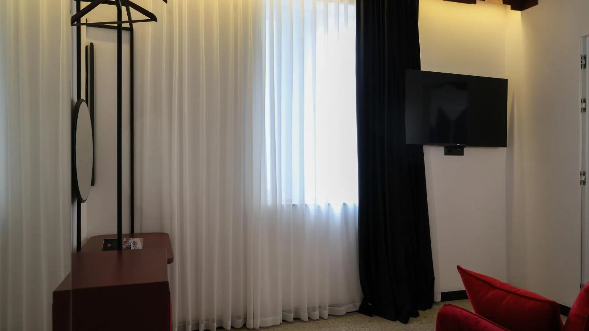 Bazaar Hotel Tirana